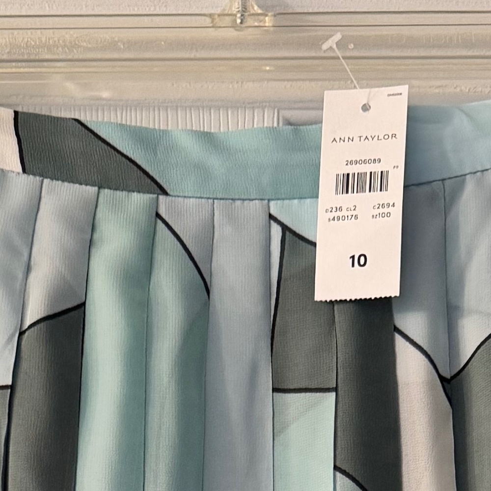Ann Taylor Pleated geometric skirt NWT